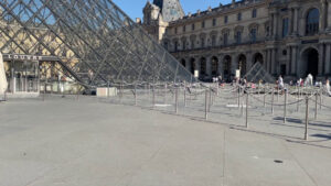 mov louvre museum